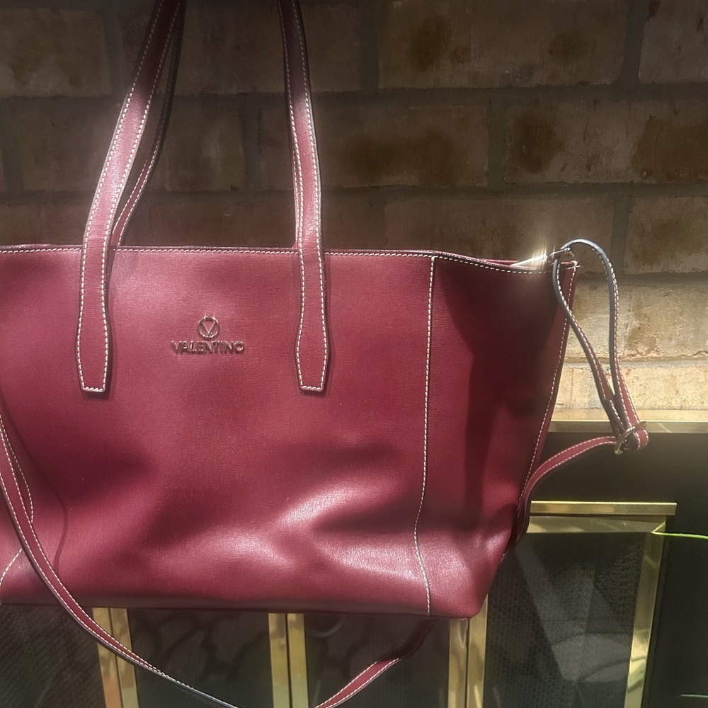 Valentino Red Tote Bag Sleek Leather Design